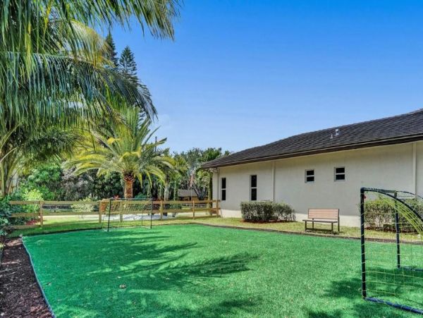 Luxury Vacation Rental with 8 Bedrooms & Mini Golf