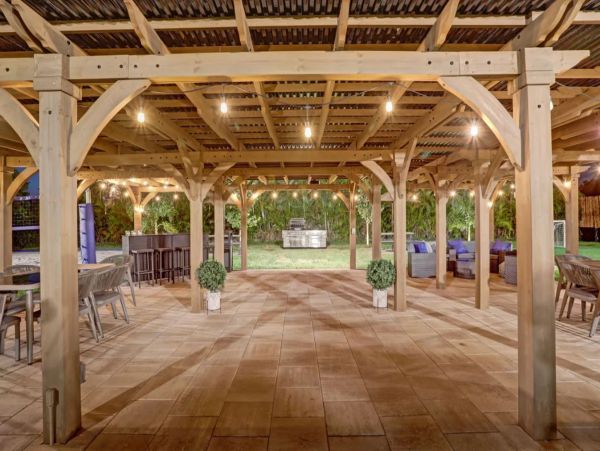 Unique Home in Plantation with Luxurious Amenities