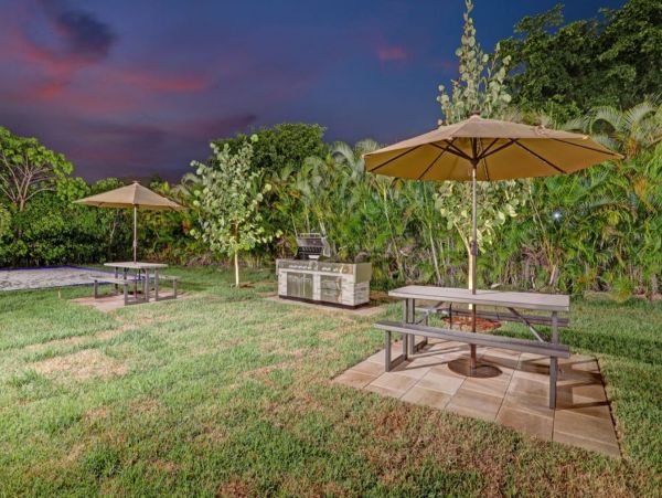 Unique Home in Plantation with Luxurious Amenities