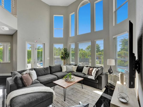 Unique Home in Plantation with Luxurious Amenities