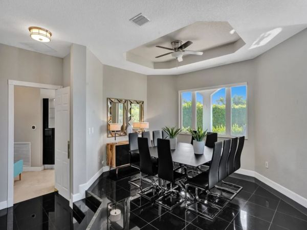 Unique Home in Plantation with Luxurious Amenities