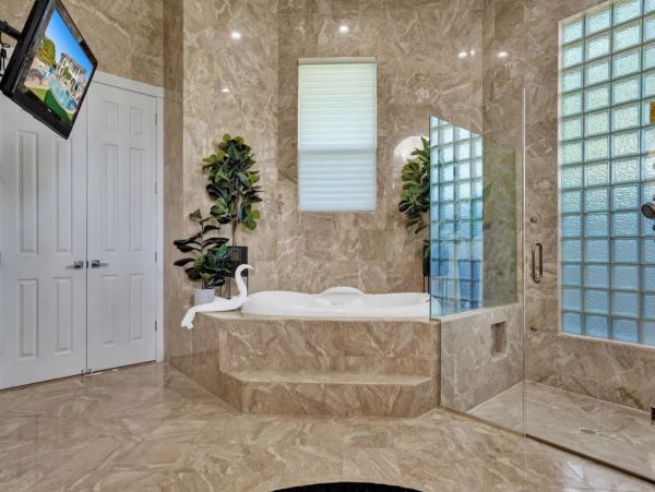 Unique Home in Plantation with Luxurious Amenities