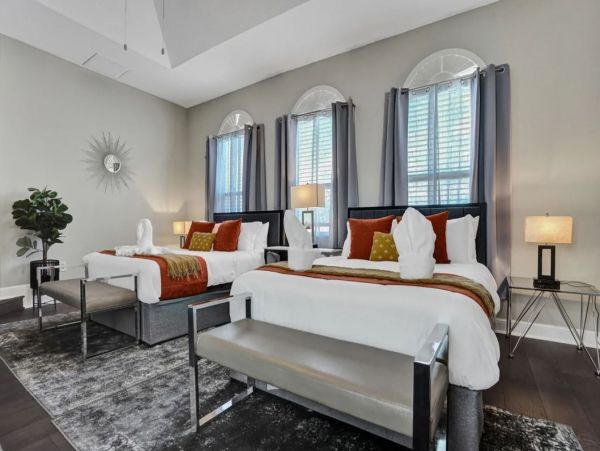 Unique Home in Plantation with Luxurious Amenities