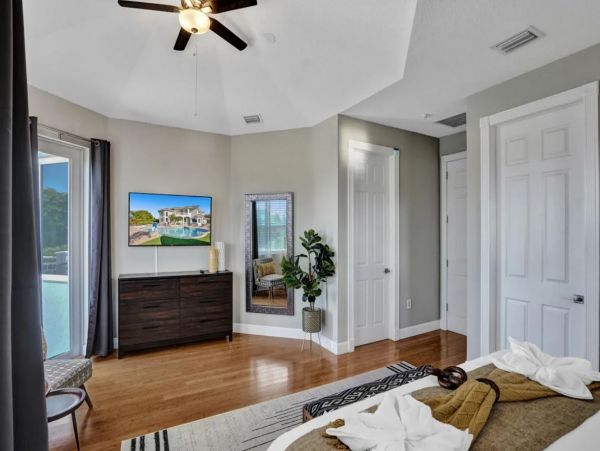 Unique Home in Plantation with Luxurious Amenities