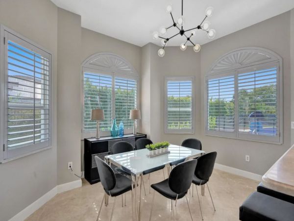 Unique Home in Plantation with Luxurious Amenities
