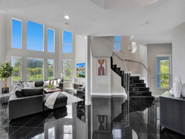 Unique Home in Plantation with Luxurious Amenities