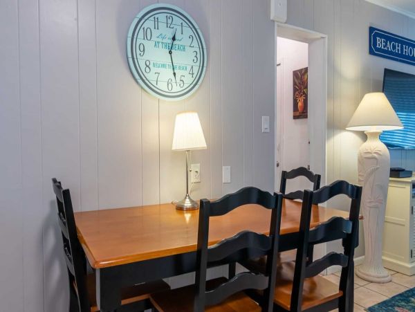 Two Bedroom Vacation Rental in Siesta Key Steps from Beach