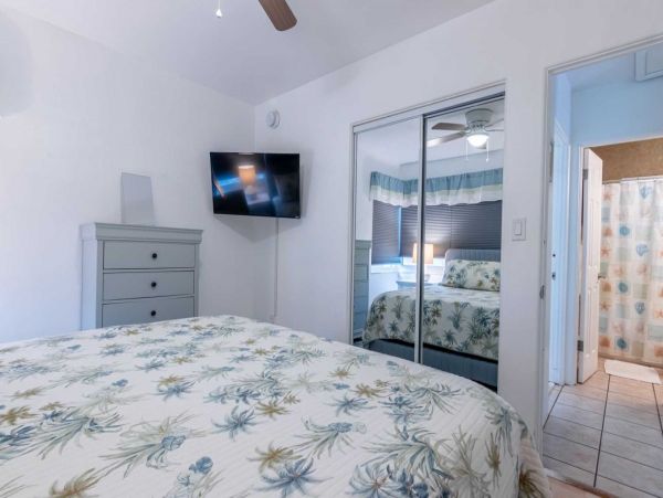 Two Bedroom Vacation Rental in Siesta Key Steps from Beach