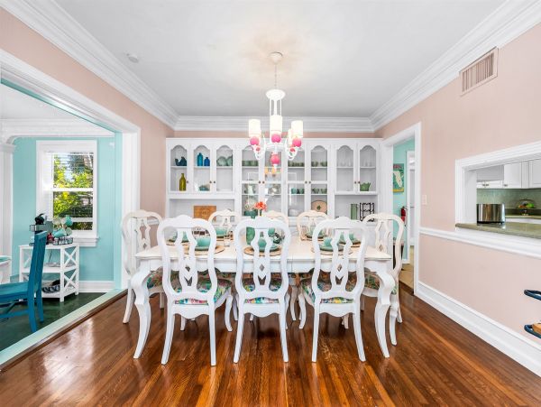 Palm Beach Charming 6 Bedroom Home with Guest House Sleeps 15