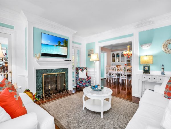 Palm Beach Charming 6 Bedroom Home with Guest House Sleeps 15
