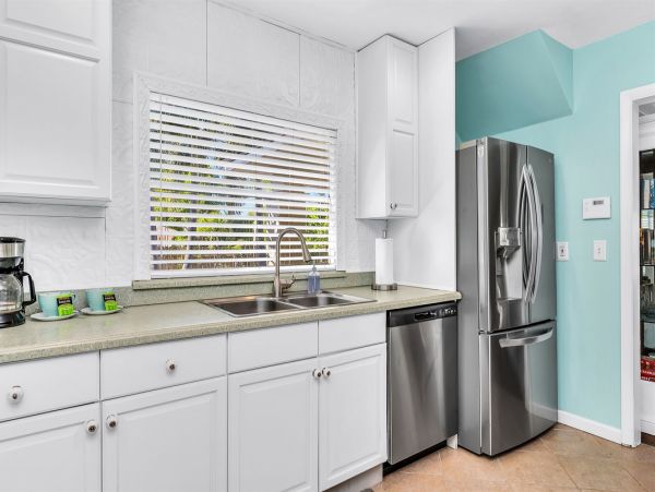 Palm Beach Charming 6 Bedroom Home with Guest House Sleeps 15