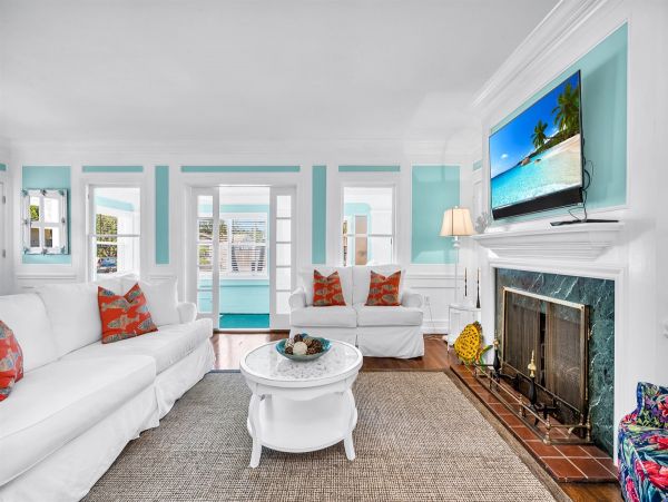 Palm Beach Charming 6 Bedroom Home with Guest House Sleeps 15