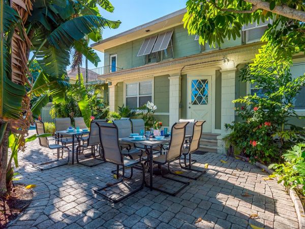 Palm Beach Charming 6 Bedroom Home with Guest House Sleeps 15