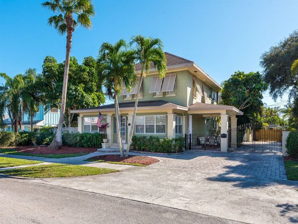 Palm Beach Charming 6 Bedroom Home with Guest House Sleeps 15