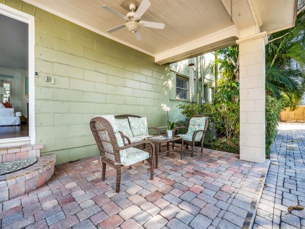 Palm Beach Charming 6 Bedroom Home with Guest House Sleeps 15