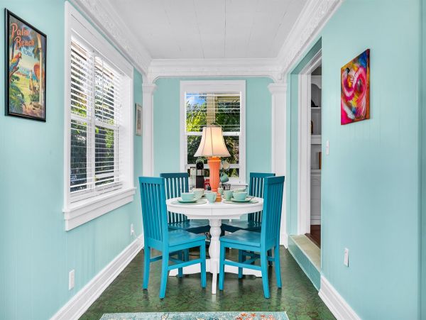 Palm Beach Charming 6 Bedroom Home with Guest House Sleeps 15