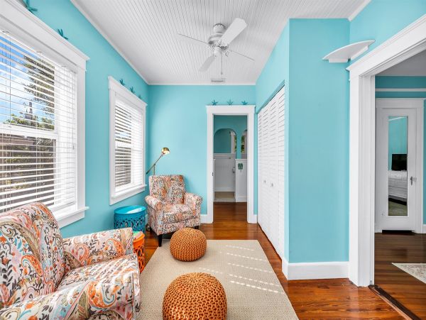 Palm Beach Charming 6 Bedroom Home with Guest House Sleeps 15