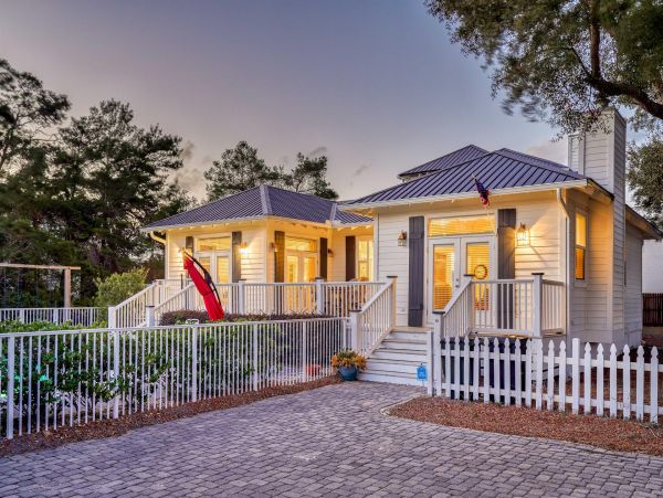Lovely 4 Bedroom Home with Private Pool