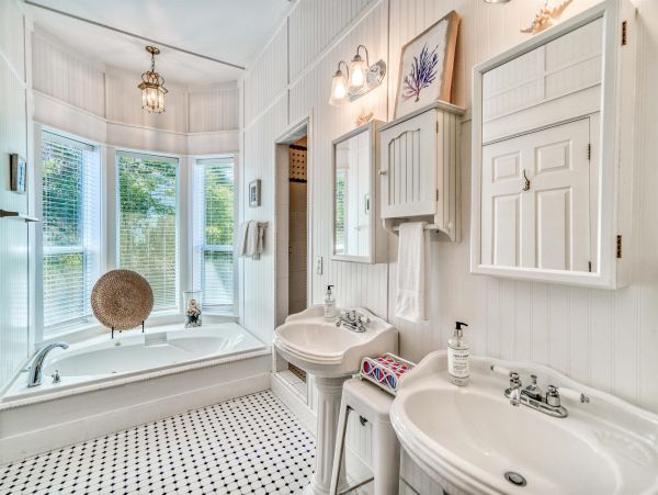 Lovely 4 Bedroom Home with Private Pool
