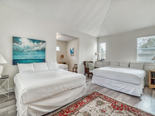 Lovely 4 Bedroom Home with Private Pool