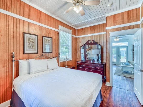 Lovely 4 Bedroom Home with Private Pool