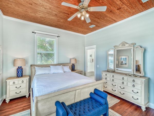 Lovely 4 Bedroom Home with Private Pool