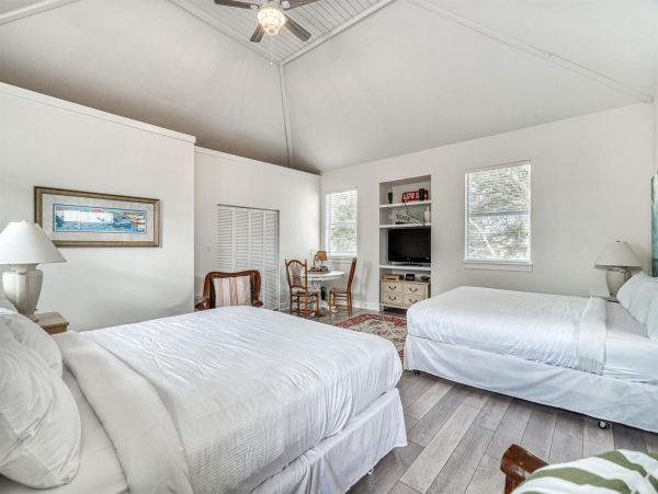 Lovely 4 Bedroom Home with Private Pool