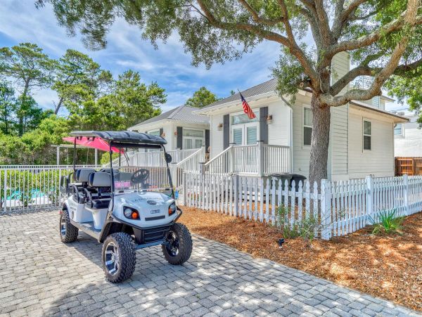 Lovely 4 Bedroom Home with Private Pool