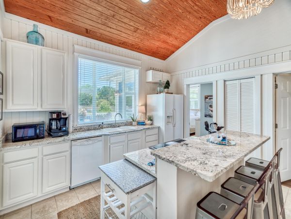 Lovely 4 Bedroom Home with Private Pool