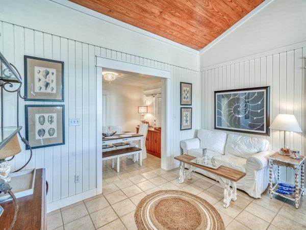 Lovely 4 Bedroom Home with Private Pool