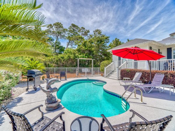 Lovely 4 Bedroom Home with Private Pool