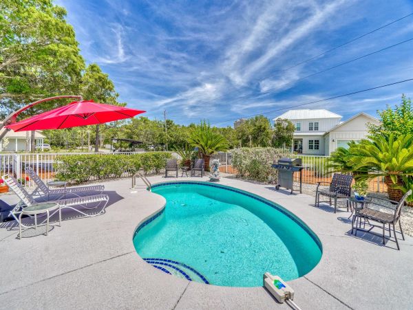 Lovely 4 Bedroom Home with Private Pool
