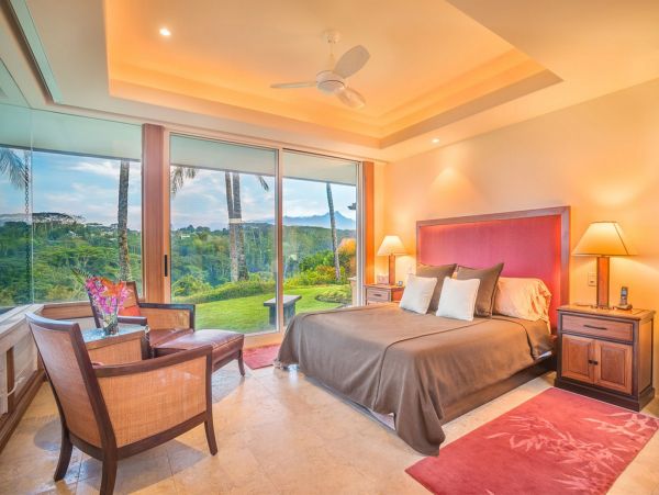Oceanfront & Mountain View Luxury Three Bedroom Home in Kauai
