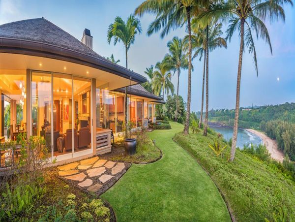 Oceanfront & Mountain View Luxury Three Bedroom Home in Kauai