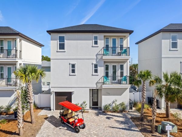 Miramar Beach Luxury Vacation Home Sleeps 16 Close to Beach