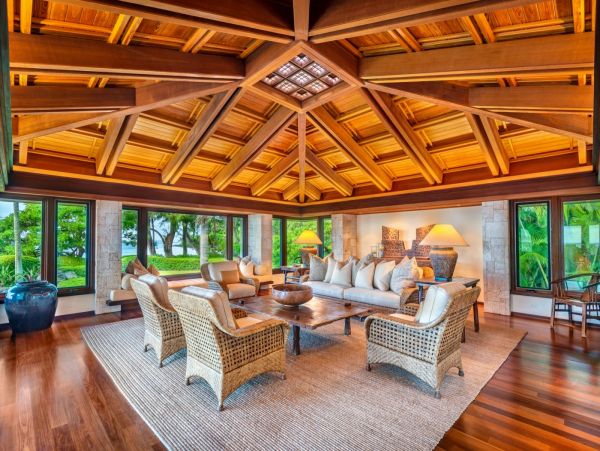 Six Bedroom Oceanfront Vacation Home in Anini Beach with Amazing Views