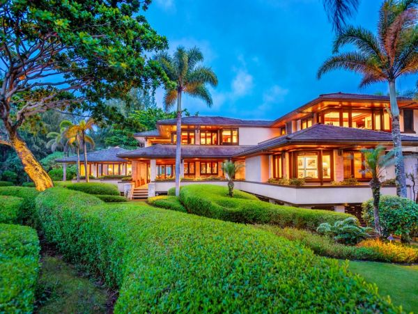 Six Bedroom Oceanfront Vacation Home in Anini Beach with Amazing Views