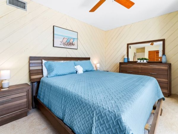 Siesta Key Vacation Condo Three Bedroom Walk to Beach