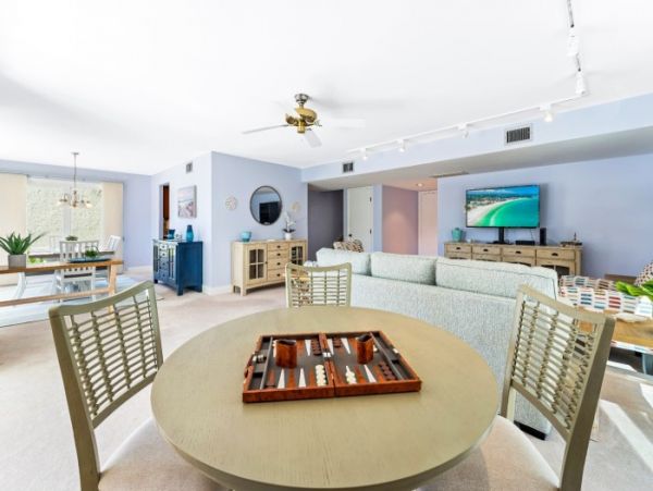 Siesta Key Vacation Condo Three Bedroom Walk to Beach