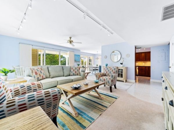 Siesta Key Vacation Condo Three Bedroom Walk to Beach