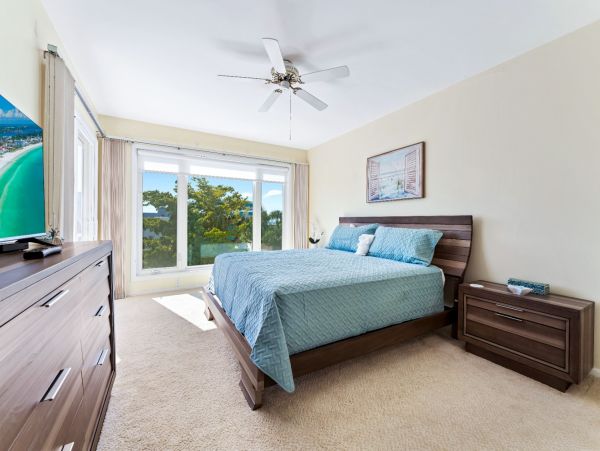 Siesta Key Vacation Condo Three Bedroom Walk to Beach