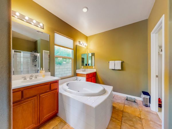Vacation Home in Indio with Pool, Tennis & Goulf Course