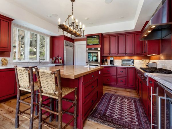 Six Bedroom Gorgeous Vacation Home in Vail with Great Views