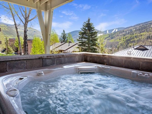 Six Bedroom Gorgeous Vacation Home in Vail with Great Views