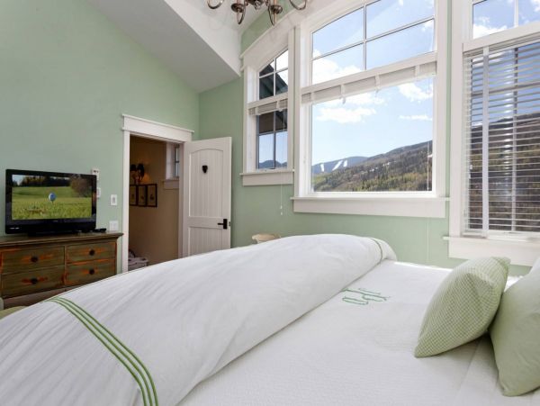 Six Bedroom Gorgeous Vacation Home in Vail with Great Views