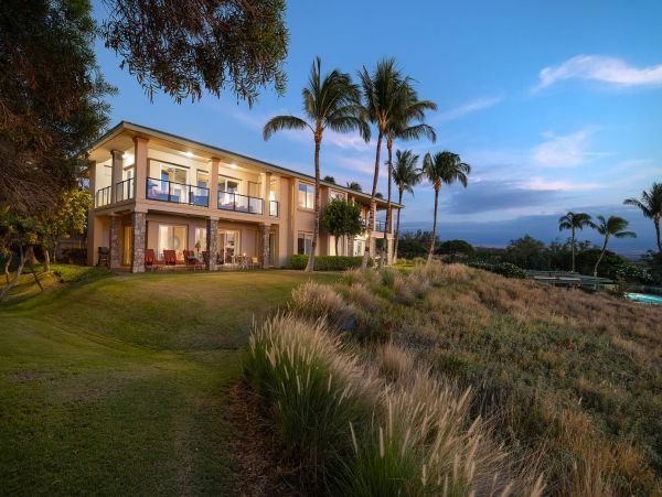 Luxury 2 Bedroom Vacation Condo with Panoramic Ocean Views