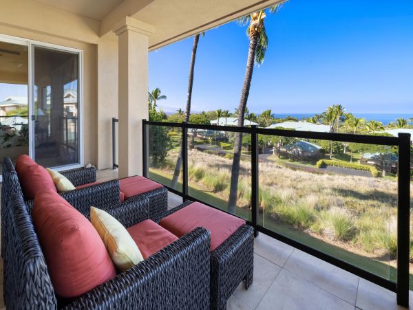 Luxury 2 Bedroom Vacation Condo with Panoramic Ocean Views