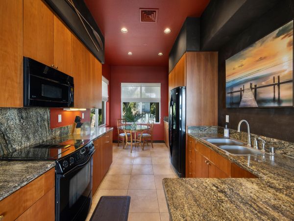 Luxury 2 Bedroom Vacation Condo with Panoramic Ocean Views