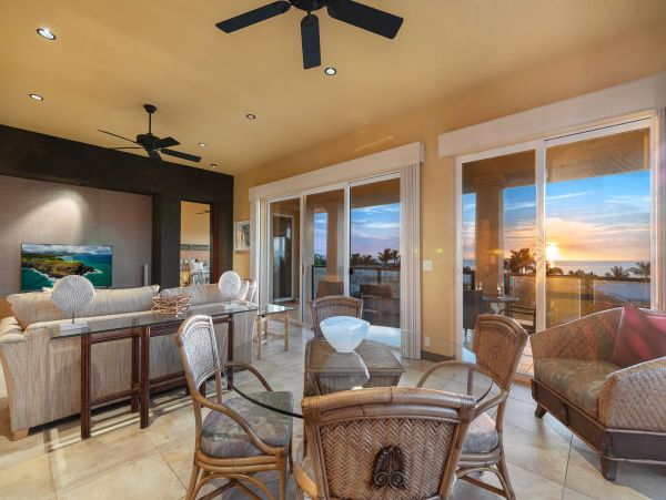 Luxury 2 Bedroom Vacation Condo with Panoramic Ocean Views