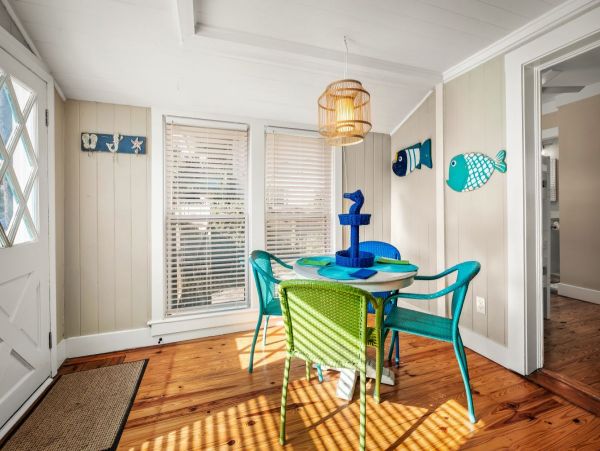 Modern & Comfortable 3 Bedroom Cottage in Jacksonville Beach